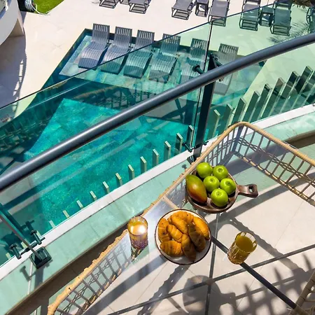 Stylish By The Sea Apartment